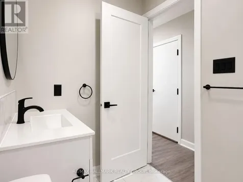 131 Camelia Avenue Ottawa ON K1K 2X5