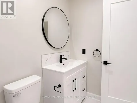 131 Camelia Avenue Ottawa ON K1K 2X5
