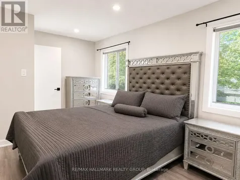 131 Camelia Avenue Ottawa ON K1K 2X5