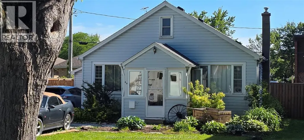 49 Maple Row Essex ON N8M 2T8