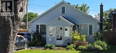 49 Maple Row Essex ON N8M 2T8