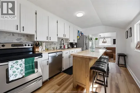 49 Maple Row Essex ON N8M 2T8