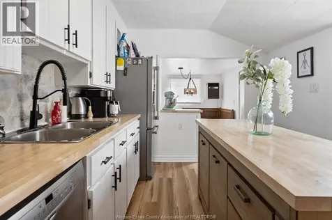 49 Maple Row Essex ON N8M 2T8