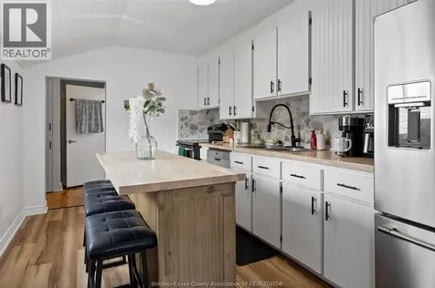 49 Maple Row Essex ON N8M 2T8