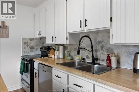 49 Maple Row Essex ON N8M 2T8