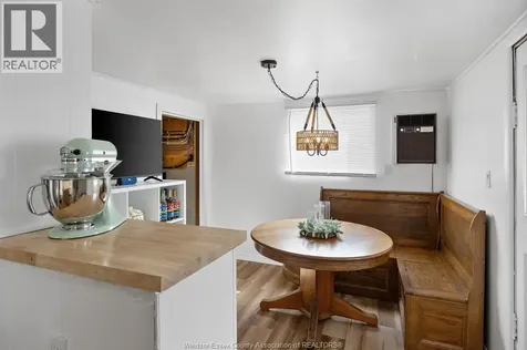 49 Maple Row Essex ON N8M 2T8