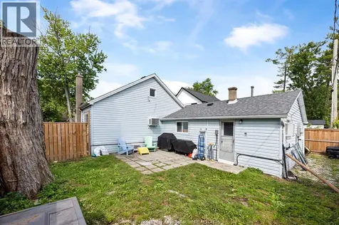 49 Maple Row Essex ON N8M 2T8