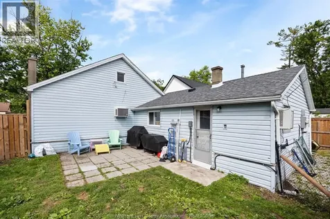 49 Maple Row Essex ON N8M 2T8