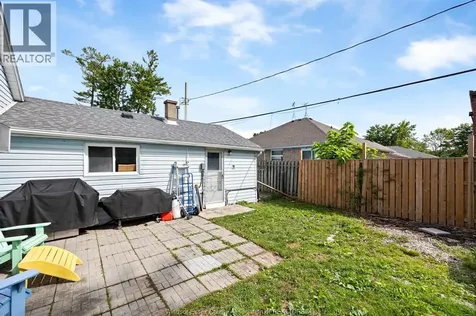49 Maple Row Essex ON N8M 2T8