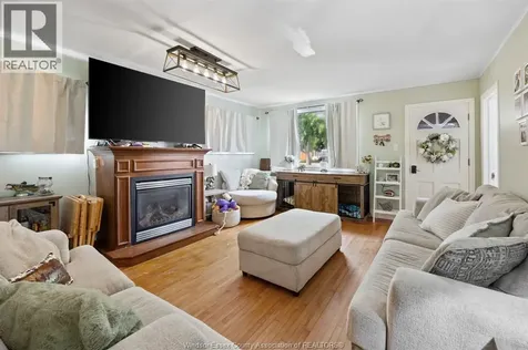 49 Maple Row Essex ON N8M 2T8
