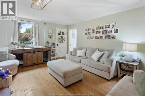 49 Maple Row Essex ON N8M 2T8