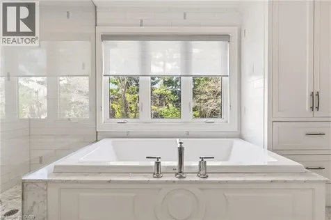 356 Shoreacres Road Burlington ON L7L 2H5
