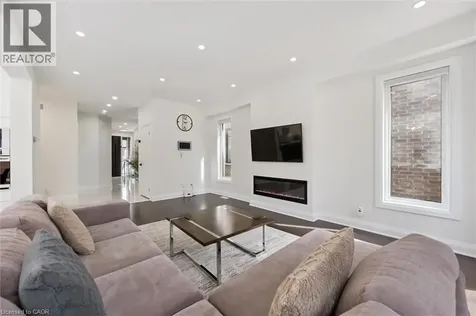552 Nathalie Crescent Kitchener ON N2E 0H9