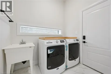 552 Nathalie Crescent Kitchener ON N2E 0H9