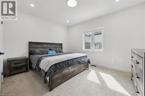 552 Nathalie Crescent Kitchener ON N2E 0H9