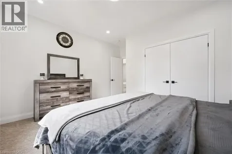 552 Nathalie Crescent Kitchener ON N2E 0H9