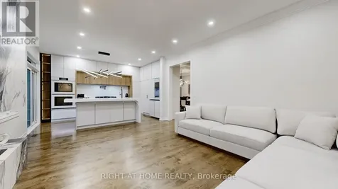 110 Thatcher Crescent East Gwillimbury ON L9N 0B9