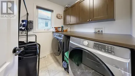 110 Thatcher Crescent East Gwillimbury ON L9N 0B9
