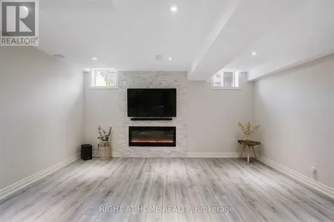 110 Thatcher Crescent East Gwillimbury ON L9N 0B9