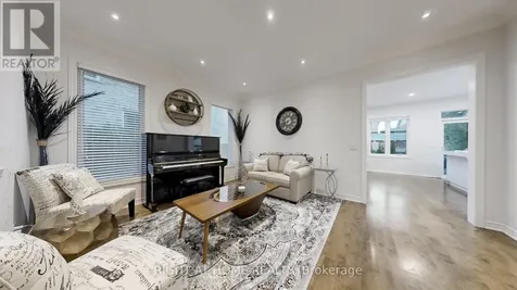 110 Thatcher Crescent East Gwillimbury ON L9N 0B9