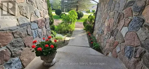 44 Kelley Crescent Wasaga Beach ON L9Z 1J3