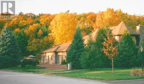 44 Kelley Crescent Wasaga Beach ON L9Z 1J3