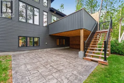 10 B Brigade Avenue Ottawa ON K2S 1J1