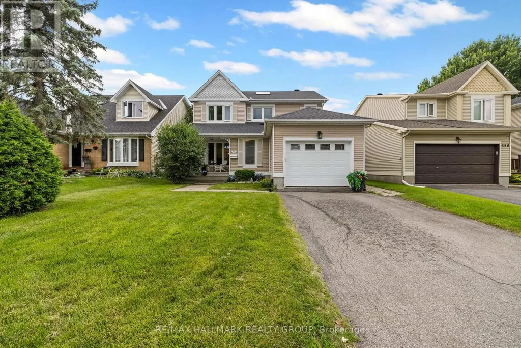 652 Thicket Way Ottawa ON K4A 3A7