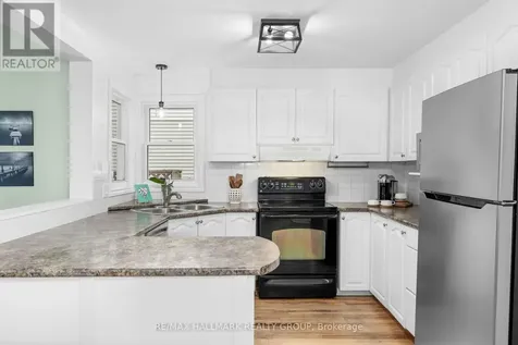 652 Thicket Way Ottawa ON K4A 3A7