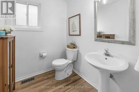 652 Thicket Way Ottawa ON K4A 3A7