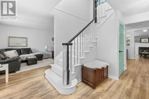 652 Thicket Way Ottawa ON K4A 3A7