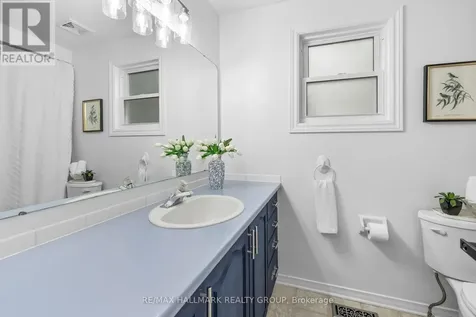 652 Thicket Way Ottawa ON K4A 3A7