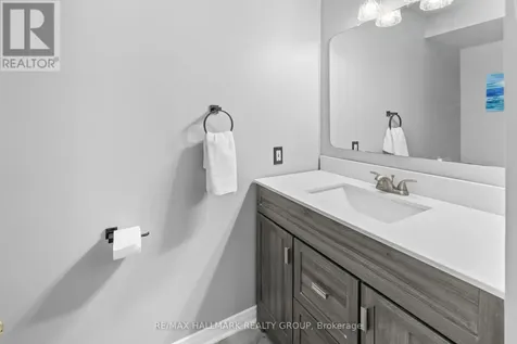 652 Thicket Way Ottawa ON K4A 3A7