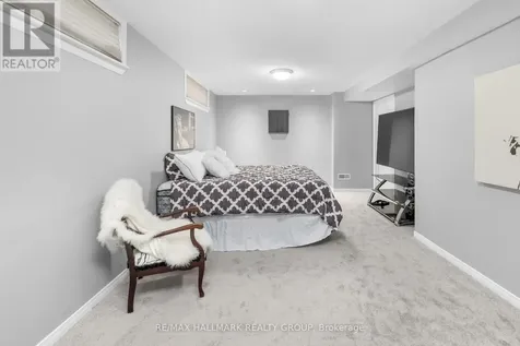 652 Thicket Way Ottawa ON K4A 3A7