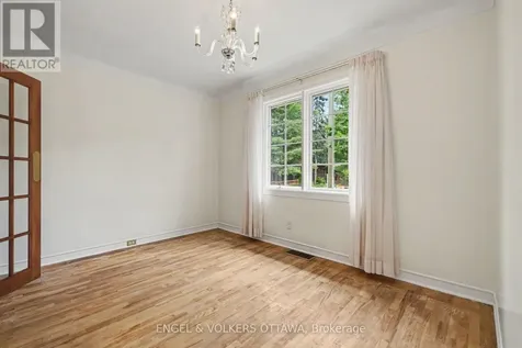 325 Summit Avenue Ottawa ON K1H 5Z7