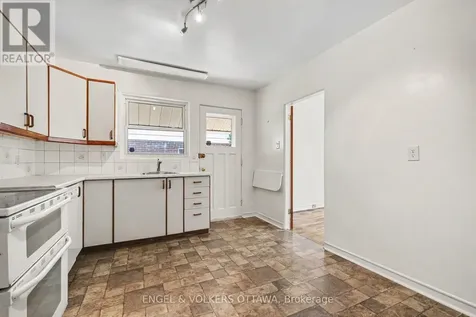 325 Summit Avenue Ottawa ON K1H 5Z7