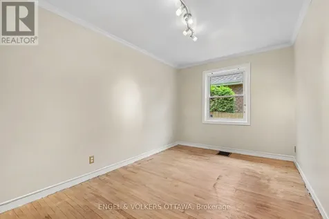 325 Summit Avenue Ottawa ON K1H 5Z7