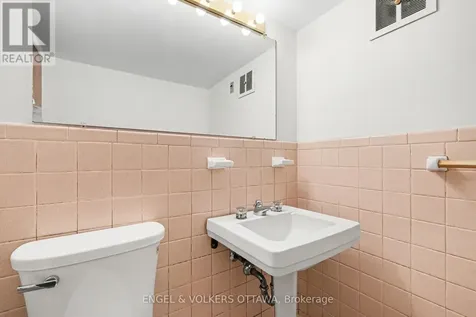 325 Summit Avenue Ottawa ON K1H 5Z7