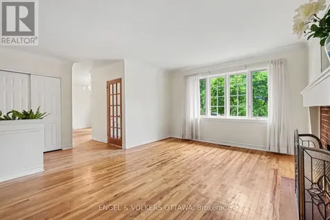 325 Summit Avenue Ottawa ON K1H 5Z7