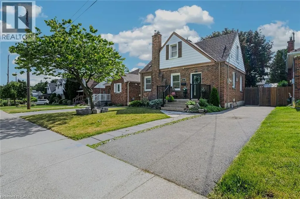 43 Woodbridge Road Hamilton ON L8K 3C8