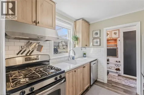 43 Woodbridge Road Hamilton ON L8K 3C8