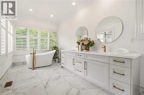 28 Millcreek Court Ancaster ON L9G 4Z3