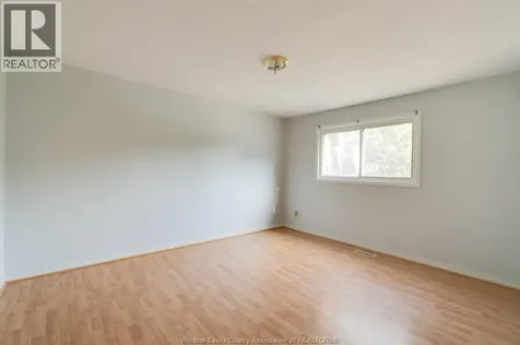 5446 Lassaline Windsor ON N8T 1A8