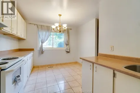 5446 Lassaline Windsor ON N8T 1A8