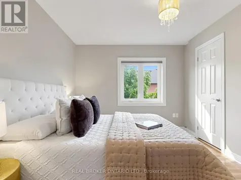 20 Yoho Avenue Richmond Hill (rouge Woods) ON L4S 2J2