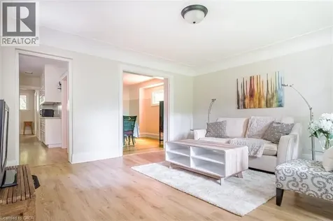 11 Dromore Crescent Hamilton ON L8S 4A8