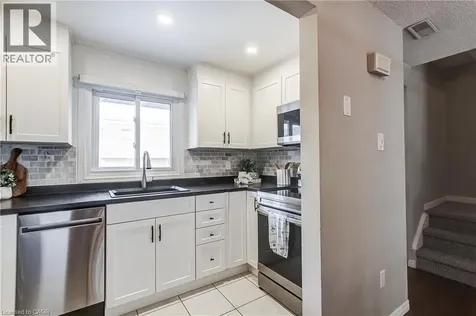 23 Watsons Lane Dundas ON L9H 5G9