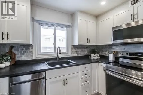 23 Watsons Lane Dundas ON L9H 5G9