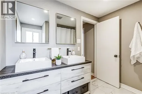23 Watsons Lane Dundas ON L9H 5G9