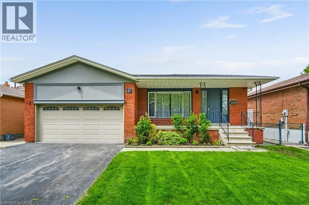712 Vermouth Avenue Mississauga ON L5A 3T3